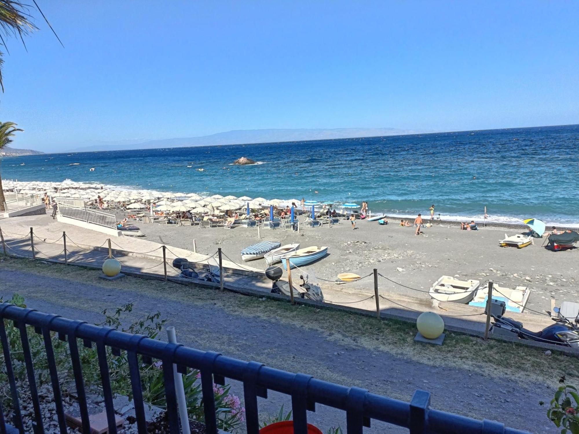 Casa Vacanze Margarita SantʼAlessio Siculo Exterior foto